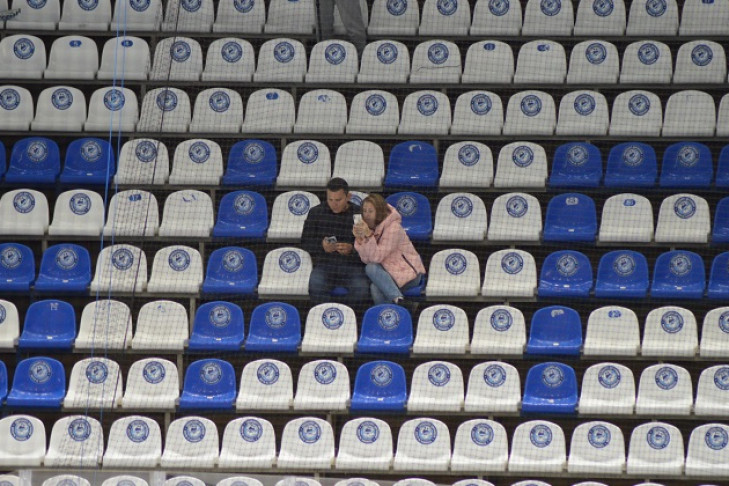 Вдвое больше болельщиков начали пускать на стадионы Новосибирска