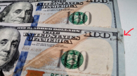 Банк в Новосибирске отказался принять доллары с мелкими дефектами