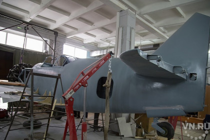 Деревянный самолет Кожедуба и Маресьева чинят в лаборатории НГТУ