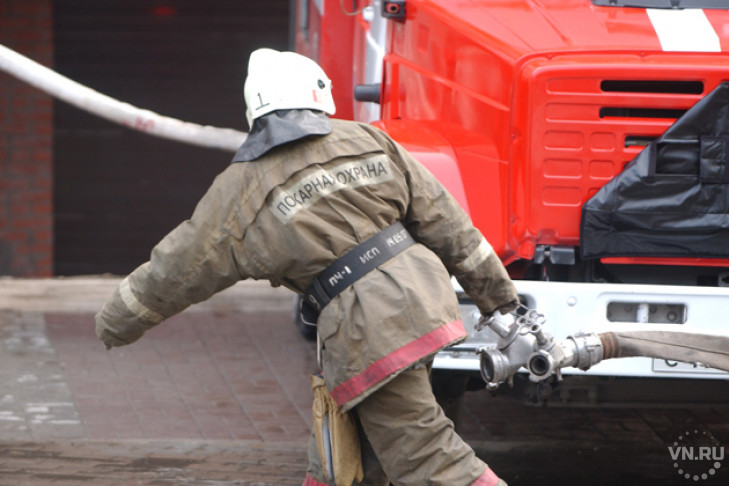 Двенадцать человек спасли от пожара в Новосибирске