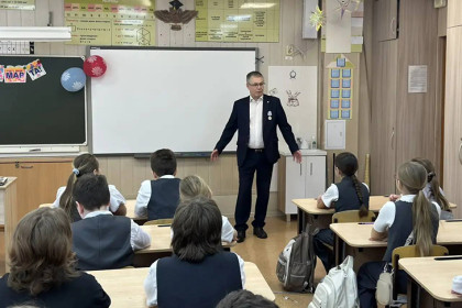 Участник программы «Герои НовоСибири» провел урок мужества