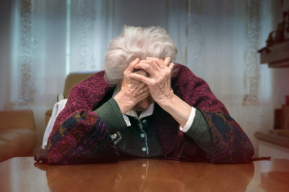 Деньги на похороны похитила у 87-летней бабушки из Кольцово лже-соцработница