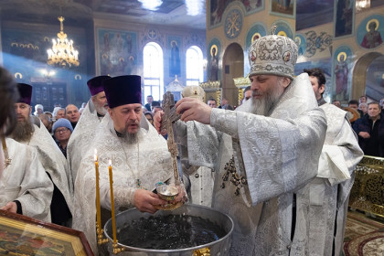 Митрополит Никодим совершил Литургию и поздравил новосибирцев с Крещением-2026