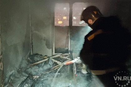 Троих детей спасли с балкона горящей квартиры в Новосибирске