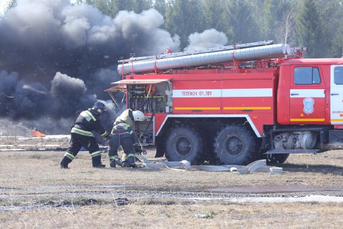 Ликвидировать за сутки все природные пожары потребовал губернатор Травников