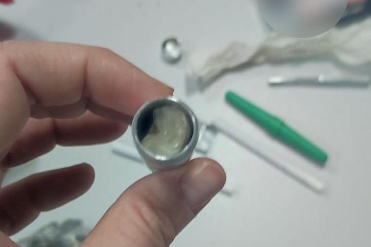 Фонарик со спайсом попытался пронести новосибирец в самолет