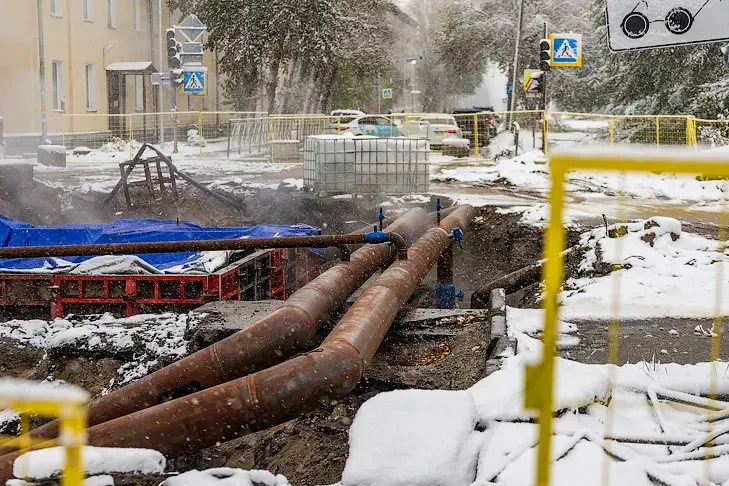 Улицу Римского-Корсакова перекрыли в Новосибирске на 2 недели из-за теплотрассы