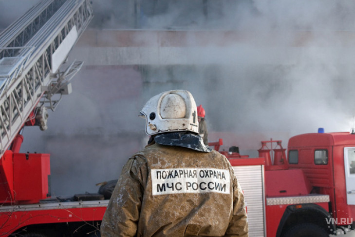 Пожар запер людей на 12 этаже в Новосибирске