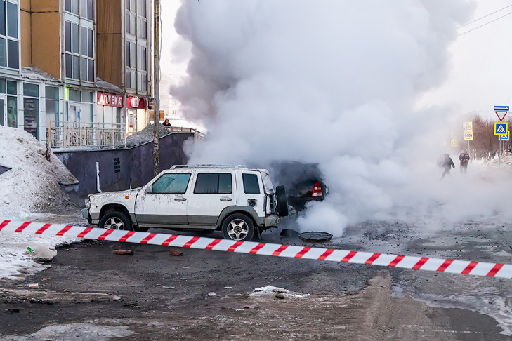 Последствия коммунальной аварии на левом берегу в Новосибирске устраняют 57 бригад