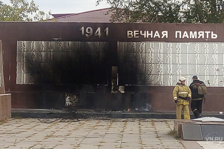 Пожар на Мемориальном комплексе в Барабинске: подробности