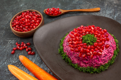 О смертельной опасности новогодних салатов предупредили эксперты в Новосибирске