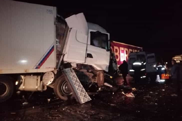 Два человека погибли и один выжил в лобовом ДТП утром 20 октября под Новосибирском