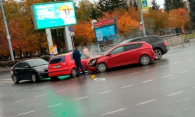 Не поделили перекрёсток: 4 машины столкнулись в Новосибирске