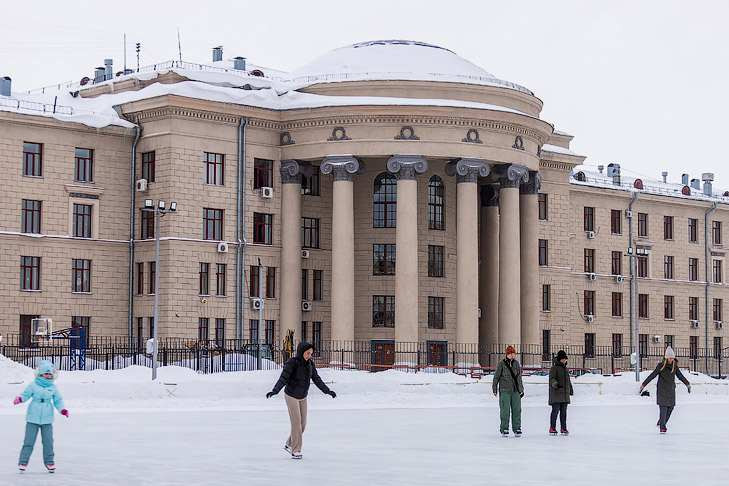 Суд приговорил посредника к 6 годам за взятки преподавателям СГУПС в Новосибирске