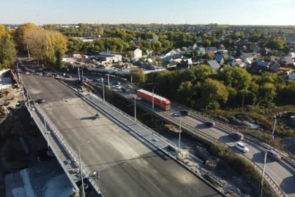В Новосибирске запустили движение по обновленному мосту на Петухова