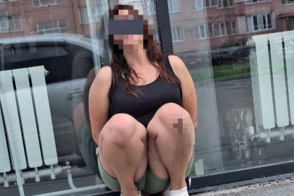 В Новосибирске пьяная женщина на «Фольксвагене» въехала в толпу у бара