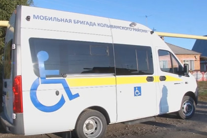 Микроавтобусы для перевозки пенсионеров получили районы области