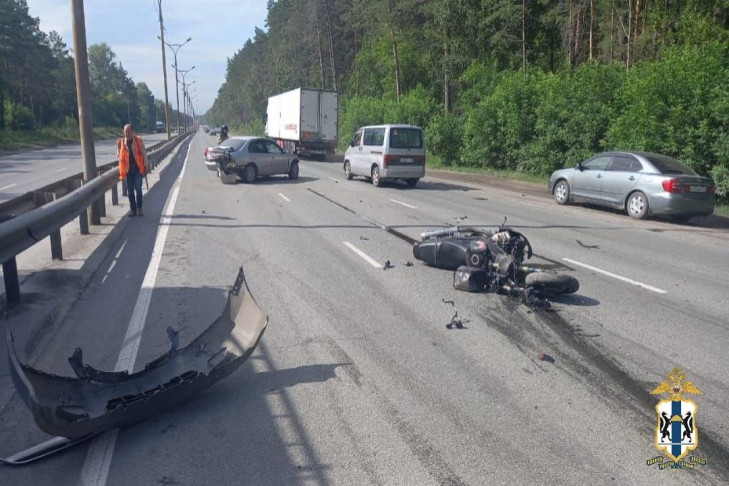 Мотоциклист на Kawasaki разбился на Бердском шоссе в Новосибирске