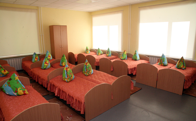 Бездомных пенсионеров поселили в детском саду Каргатского района