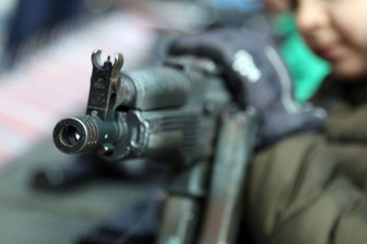 Атаку беспилотников из АК-74 отразил боец СВО из Новосибирска