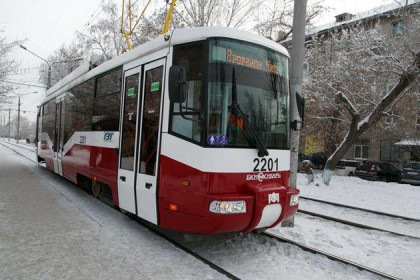 Трамвай с турникетами без кондуктора создал сложности пассажирам