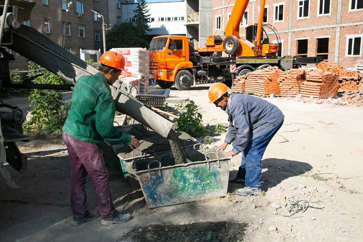 Зарплатные ожидания выросли у строителей и продажников в Новосибирске