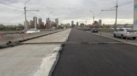 На Димитровском мосту в Новосибирске уложили нижний слой асфальта