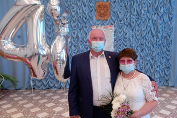 Глава Купинского района отметил сапфировую свадьбу