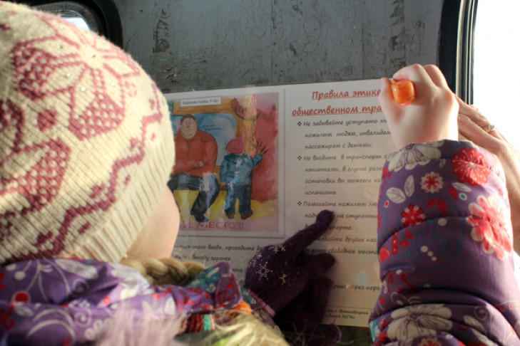 Детские рисунки появились в троллейбусах Новосибирска 