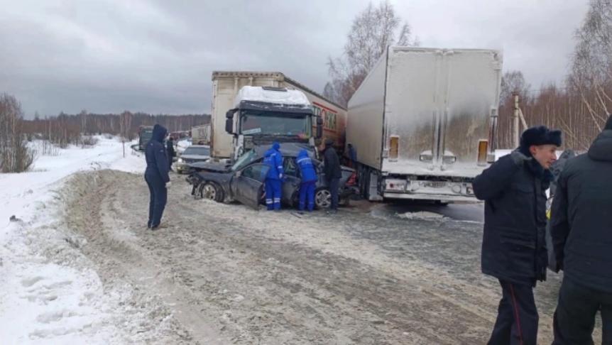 Семья с двумя детьми из Новосибирска погибла в ДТП в Кемеровской области