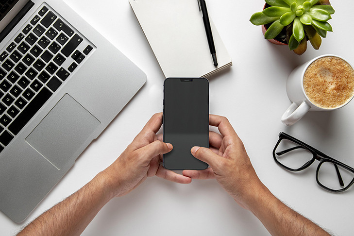 58% интернет-пользователей Новосибирска регулярно проверяют актуальность мобильных номеров и почтовых адресов, чтобы снизить риск взлома аккаунтов