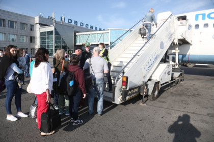 Туман на 14 часов оставил пассажиров S7 в аэропорту Толмачево