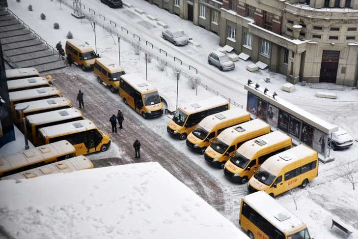 Еще 55 новых школьных автобусов получили районы Новосибирской области