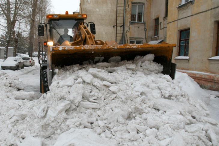 В каких дворах Новосибирска хуже всего чистят снег