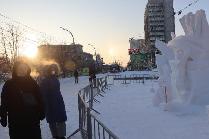 Вандалы уничтожили снежные скульптуры в Первомайском сквере