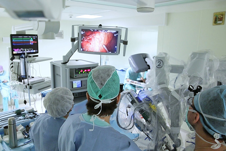 В Новосибирске робот помог хирургам спасти пациента
