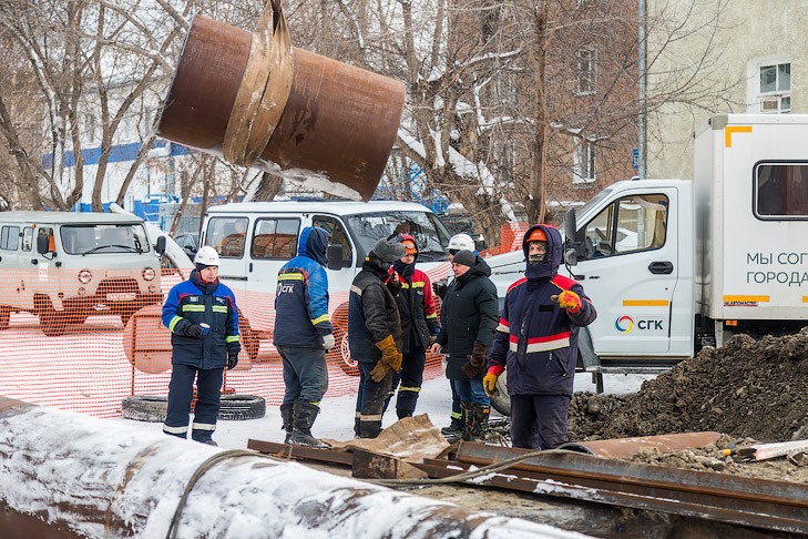 Энергетики запускают тепло в дома после коммунальной аварии в Новосибирске