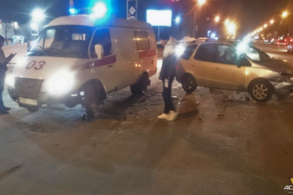 Водитель протаранил скорую со спецсигналами в Новосибирске