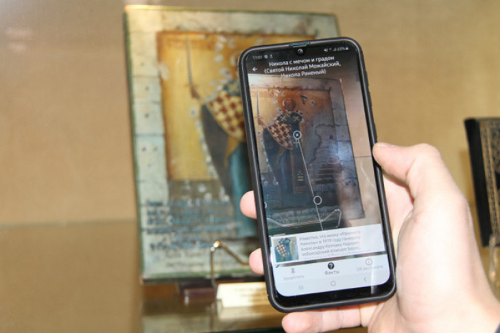Аудиогид в смартфоне рассказывает о выставке икон в Искитиме