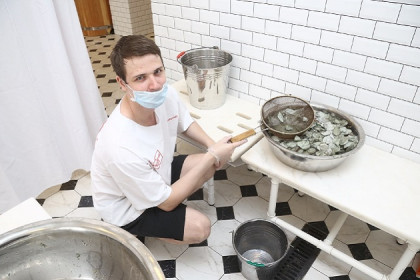 «Парить, мыть и кормить готовы»: бани и рестораны возобновили работу