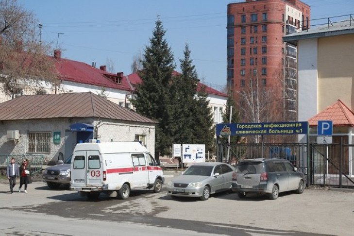 Двое мужчин умерли за сутки от коронавируса в Новосибирске