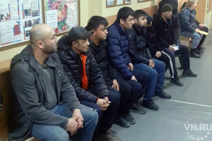 Семерых мигрантов доставили в военкомат со строек левобережья Новосибирска