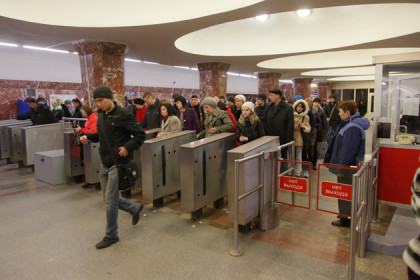 В Новосибирске идет массовая эвакуация пассажиров метро