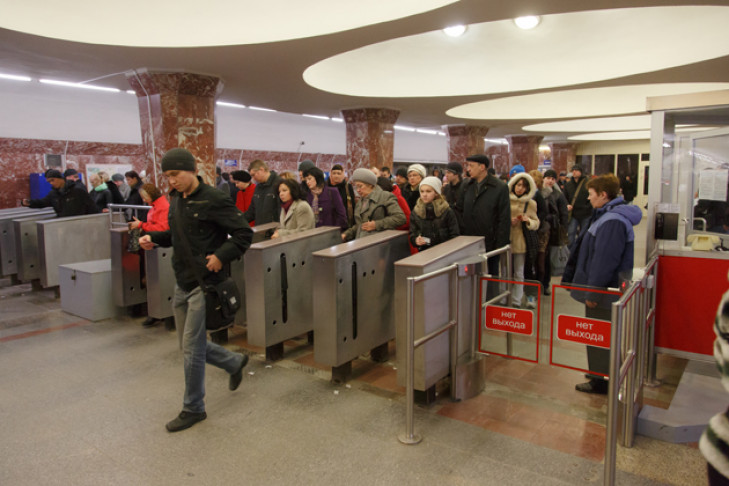 В Новосибирске идет массовая эвакуация пассажиров метро