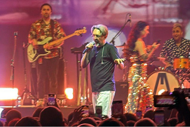 В Новосибирске суд закрыл дело о нецензурной брани на концерте «Ленинграда»