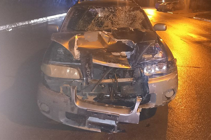 Пьяный водитель автомобиля Nissan сбил двух пешеходов в Новосибирске