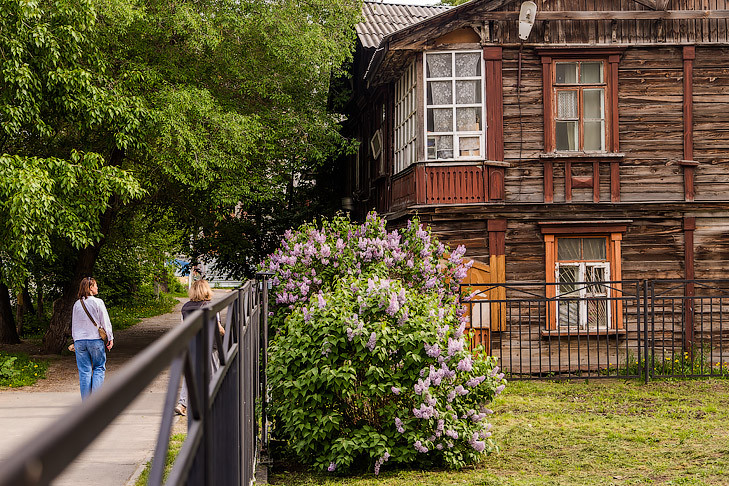 Жителей трех опасных домов расселят в Новосибирске из-за угрозы ЧС