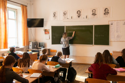 «Вопрос с дефицитом мест в школах Новосибирска будет решен» – Андрей Травников поставил задачу министерствам
