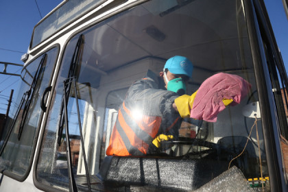 Новосибирцы стали реже ездить в троллейбусах из-за коронавируса