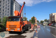 В центре Бердска ремонтируют оборудование в тепловой камере